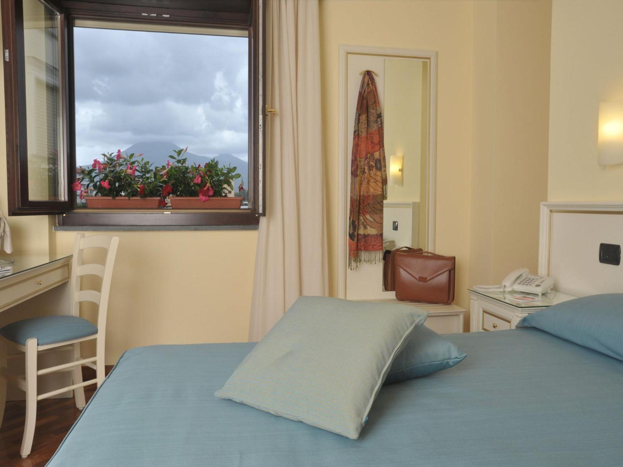Classic Quadruple Room,1209650704:JPEG